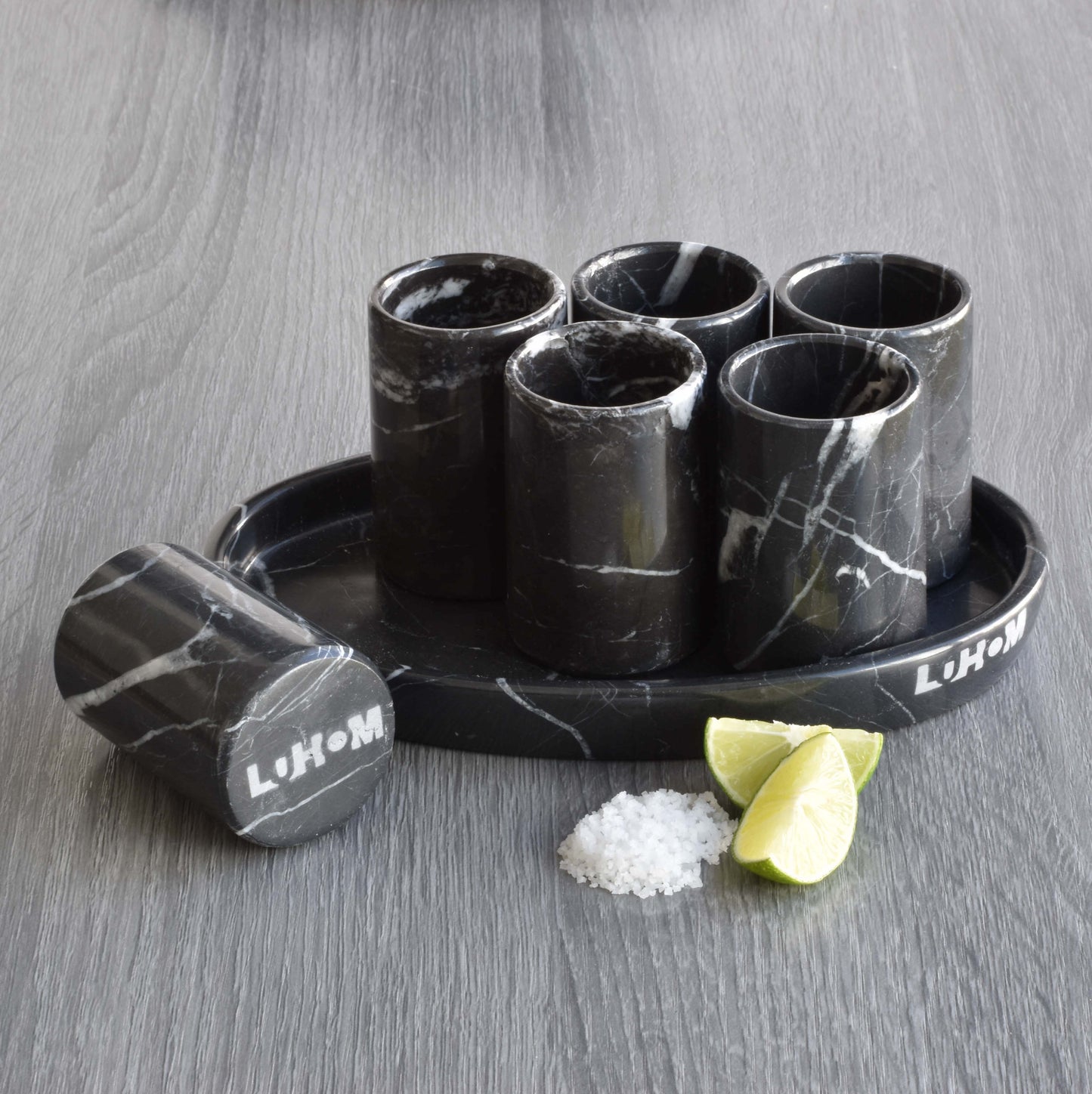 Juego de 6 Tequileros de Mármol Natural con Base en Negro Monterrey